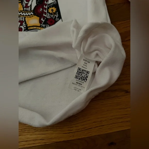 Women’s Lightweight Queen of Hearts Graphic Sweatshirt From Amazon - Picture 11 of 11